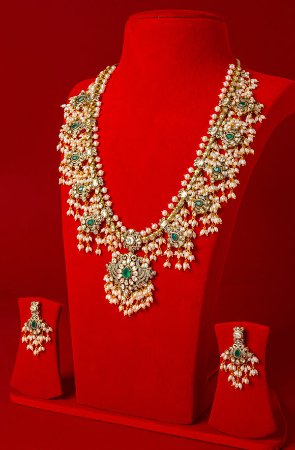 Saanvi Victorian Necklace With Earrings