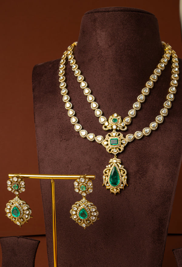 Vanya Victorian Necklace With Earrings