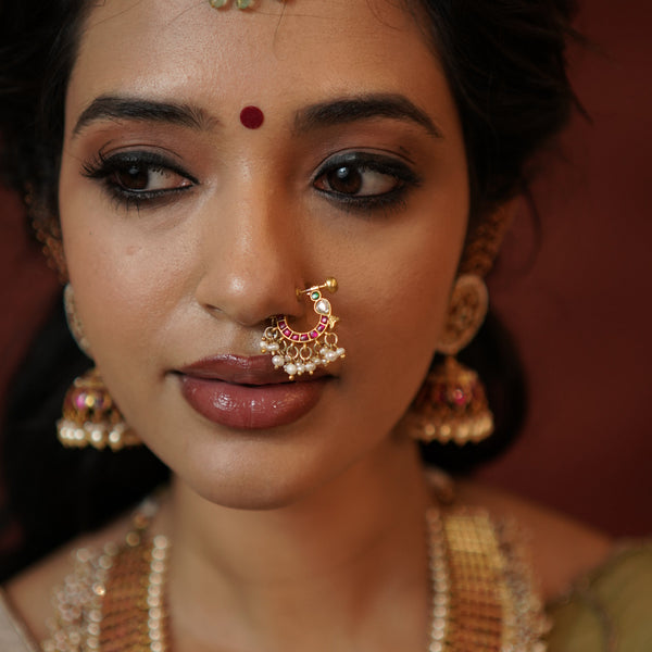 Peacock Glow Kundan Nose Pin.