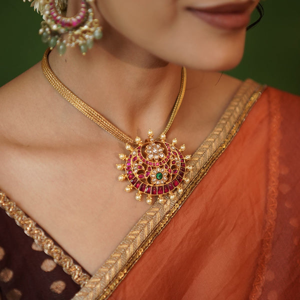 chand kundan pendant