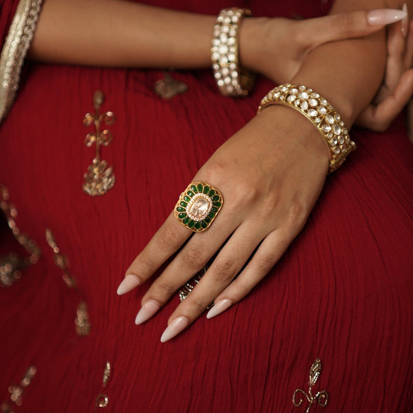 Regal emerald polki finger ring