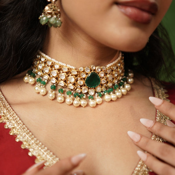 Regal emerald choker