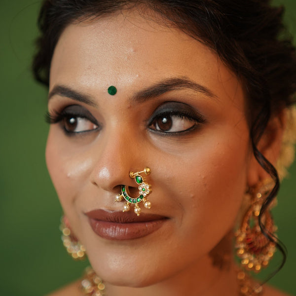 Noor Kundan Nose Pin.