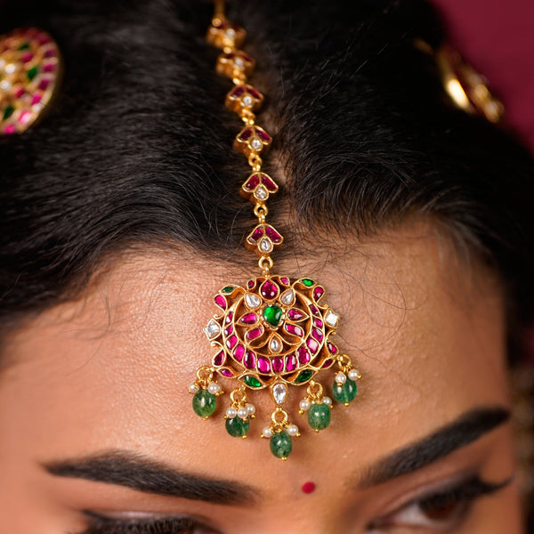 Regal Kundan Maang Tikka