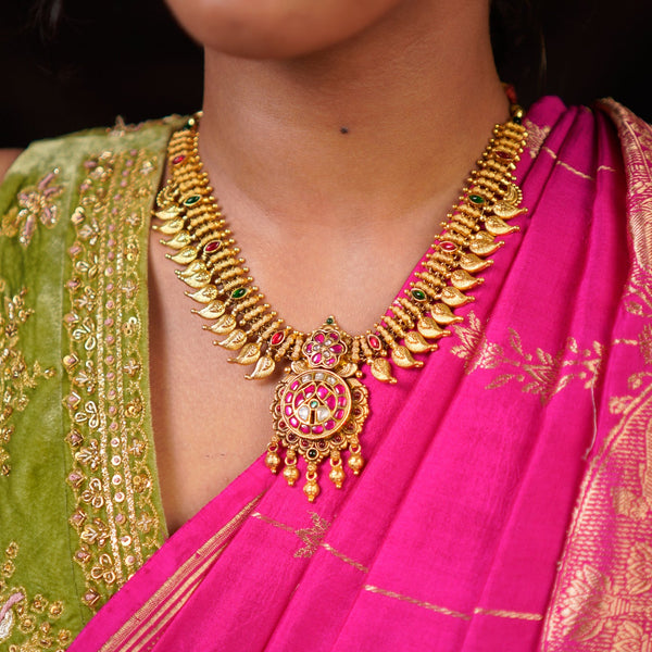 Matte Finish Leaf/Kasu Motif Short Necklace